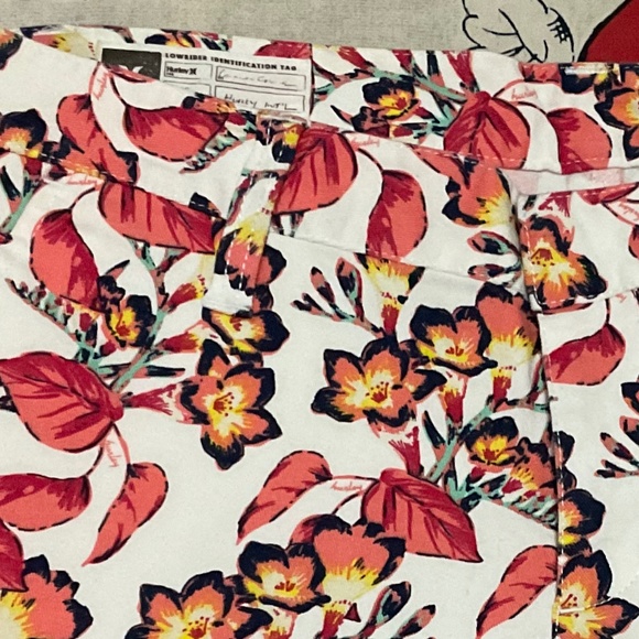 HurleyX Floral Shorts Size 9 - Picture 5 of 9